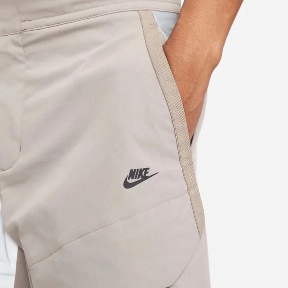 Nike Sportswear Tech Pack Mens Reflective Cargo Pants Size 34 Large DO4884-087 - Picture 5 of 15